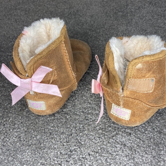 Ugg Bailey Bow Infant size 4/5 - Picture 8 of 8